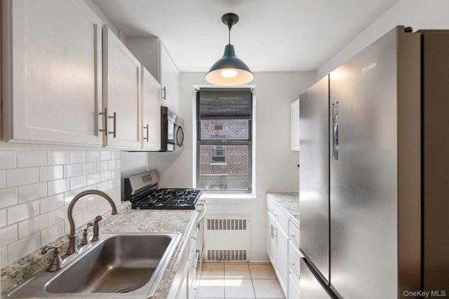 2420 Morris Avenue 6K, Bronx, NY 10468