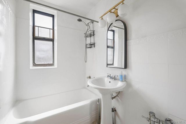 2420 Morris Avenue 6K, Bronx, NY 10468