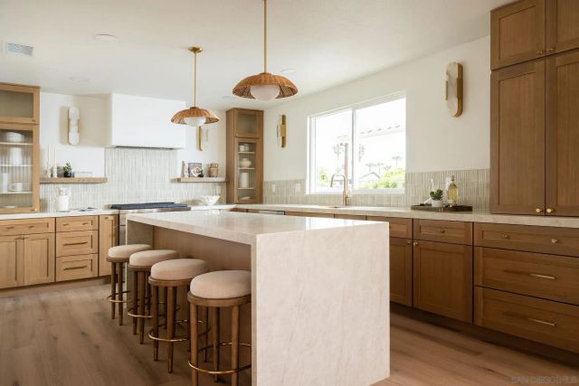 1551 Burgundy Rd, Encinitas, CA 92024