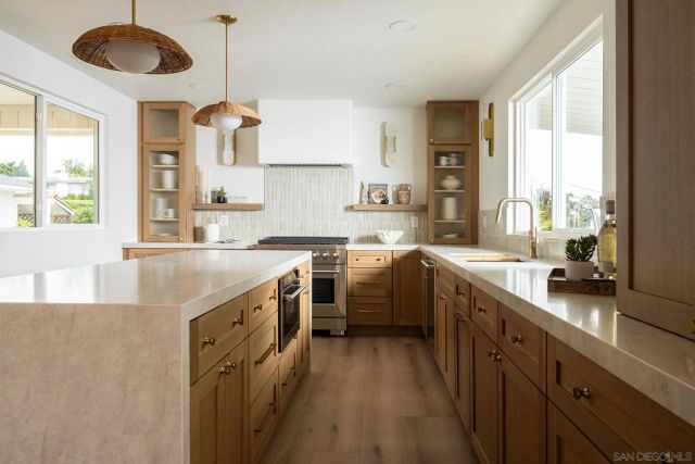 1551 Burgundy Rd, Encinitas, CA 92024