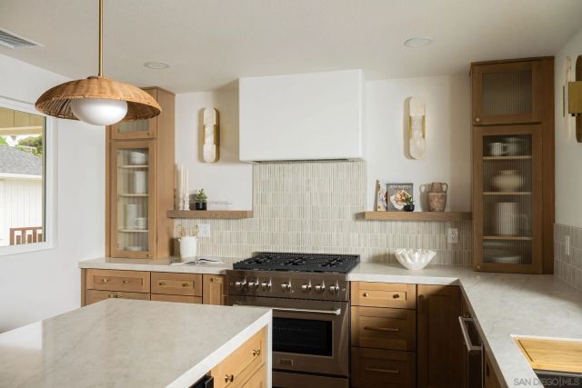 1551 Burgundy Rd, Encinitas, CA 92024