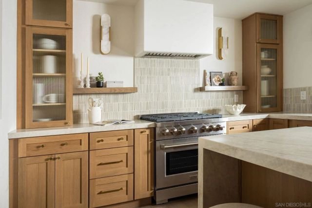 1551 Burgundy Rd, Encinitas, CA 92024