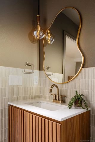 1551 Burgundy Rd, Encinitas, CA 92024