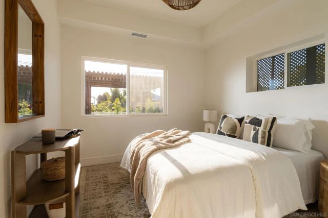 1551 Burgundy Rd, Encinitas, CA 92024