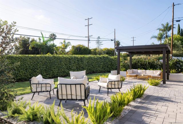 1551 Burgundy Rd, Encinitas, CA 92024