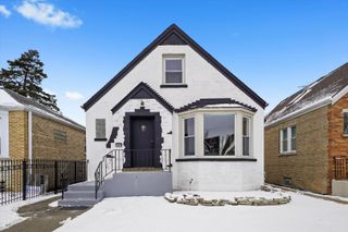 4840 W Waveland Avenue, Chicago, IL 60641