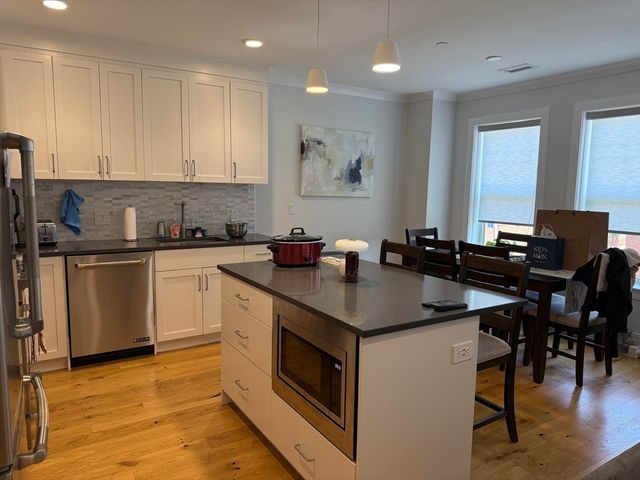 30 Polk St 206, Boston, MA 02129