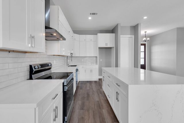 519 Chuckwagon Trail, Angleton, TX 77515