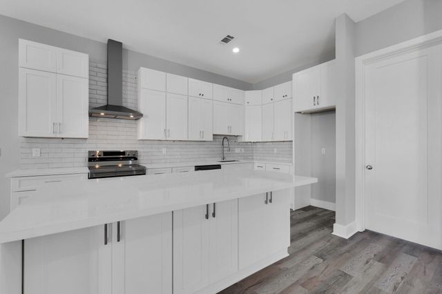 519 Chuckwagon Trail, Angleton, TX 77515