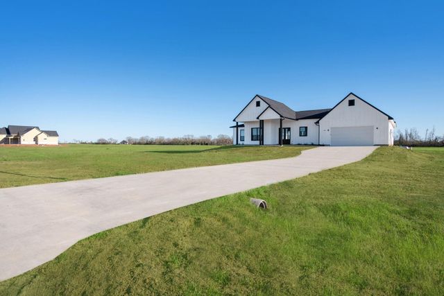 519 Chuckwagon Trail, Angleton, TX 77515