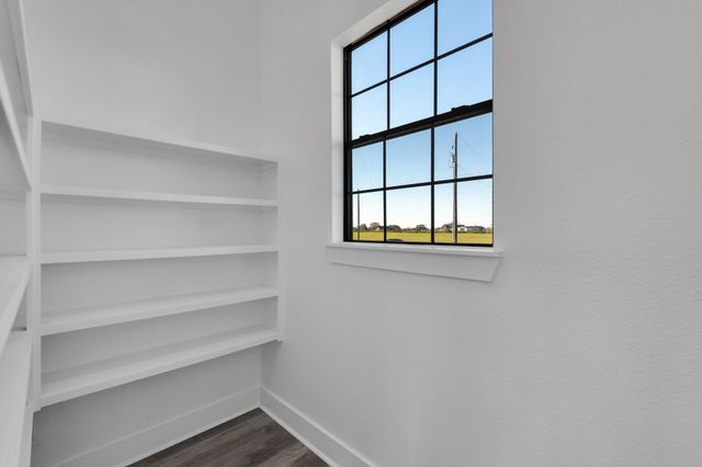 519 Chuckwagon Trail, Angleton, TX 77515