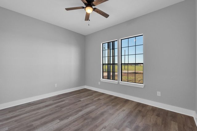 519 Chuckwagon Trail, Angleton, TX 77515