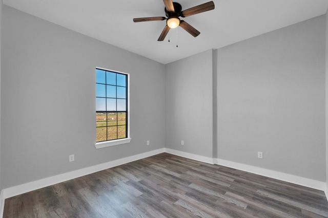 519 Chuckwagon Trail, Angleton, TX 77515