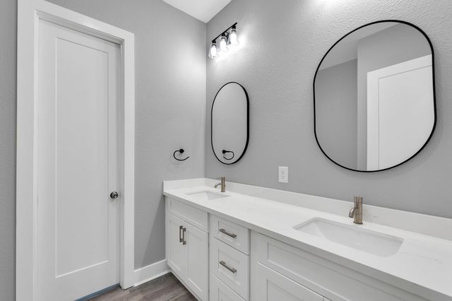 519 Chuckwagon Trail, Angleton, TX 77515