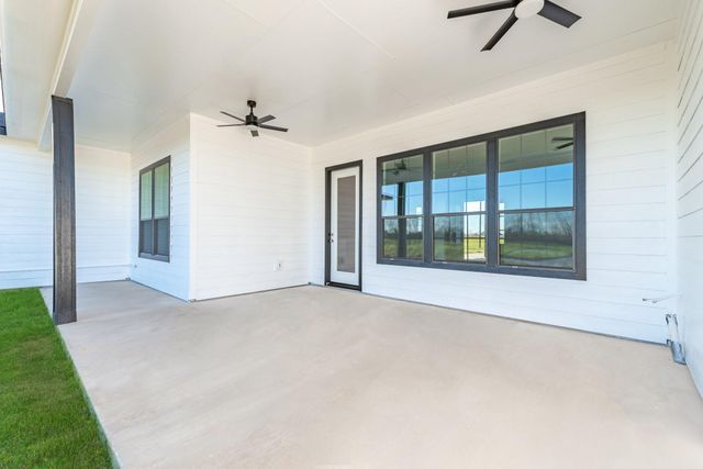 519 Chuckwagon Trail, Angleton, TX 77515