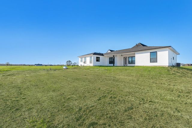 519 Chuckwagon Trail, Angleton, TX 77515