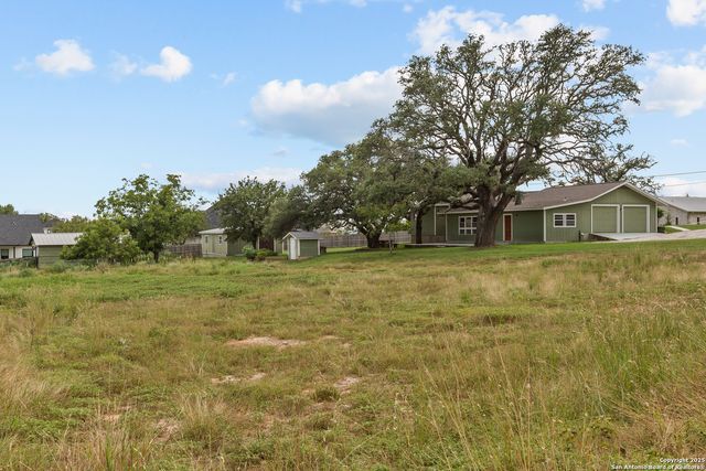 224 W Lower Crabapple, Fredericksburg, TX 78624