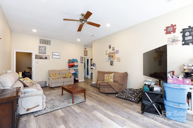 8601 Findon Place, Charlotte, NC 28215