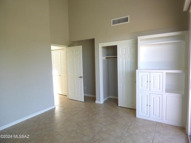 5900 N Misty Ridge Drive, Tucson, AZ 85718