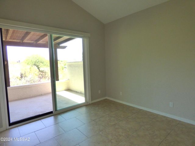 5900 N Misty Ridge Drive, Tucson, AZ 85718