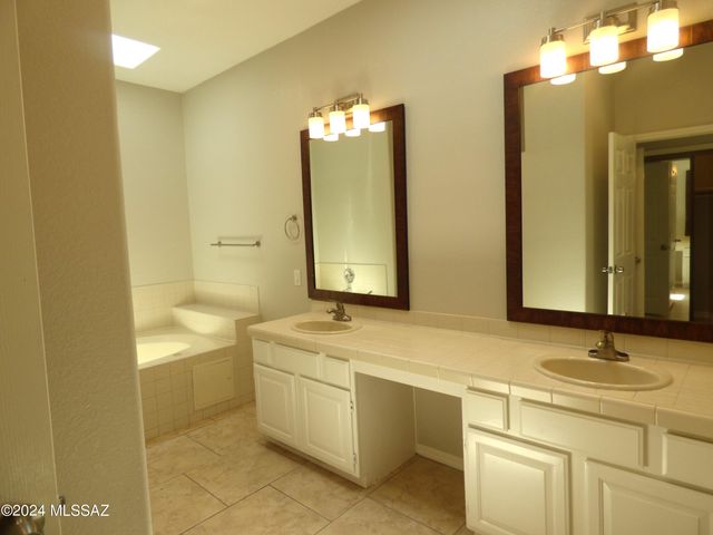 5900 N Misty Ridge Drive, Tucson, AZ 85718