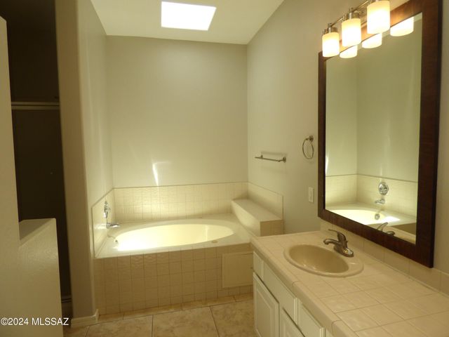 5900 N Misty Ridge Drive, Tucson, AZ 85718