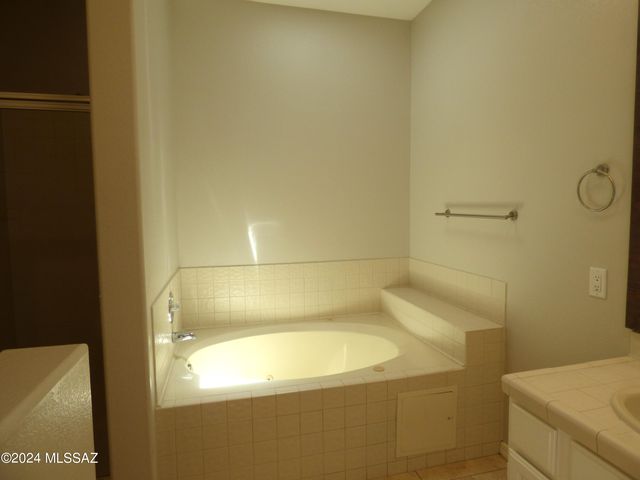 5900 N Misty Ridge Drive, Tucson, AZ 85718