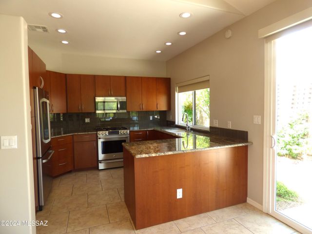 5900 N Misty Ridge Drive, Tucson, AZ 85718