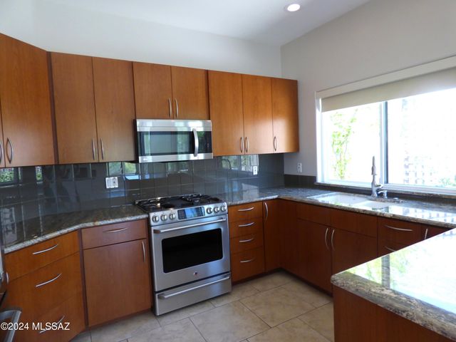 5900 N Misty Ridge Drive, Tucson, AZ 85718