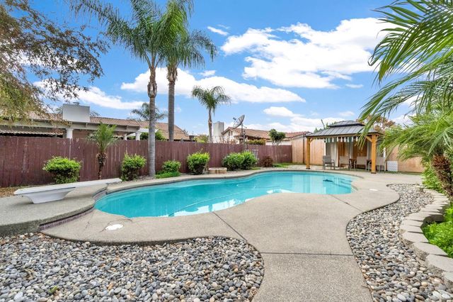 73 Devon, Lemoore, CA 93245