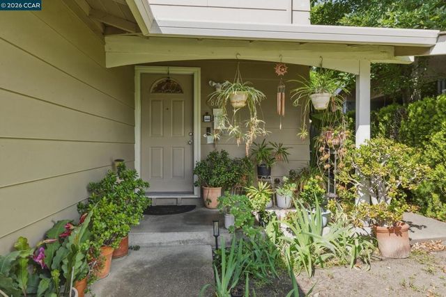 8672 8674 Beverly Ln, Dublin, CA 94568