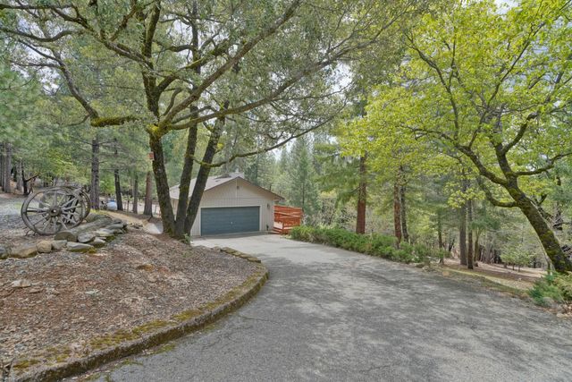5933 Pennyroyal Dr, Pollock Pines, CA 95726