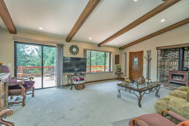5933 Pennyroyal Dr, Pollock Pines, CA 95726