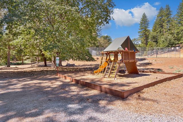5933 Pennyroyal Dr, Pollock Pines, CA 95726