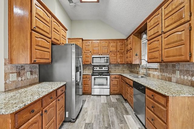 110 Mill Creek Lane, Weatherford, TX 76087