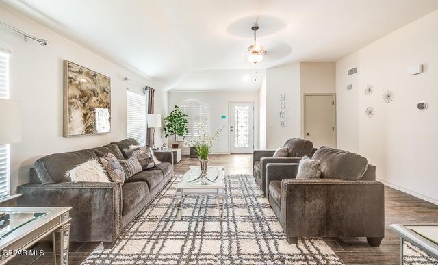 368 Kindred Drive, Clint, TX 79836