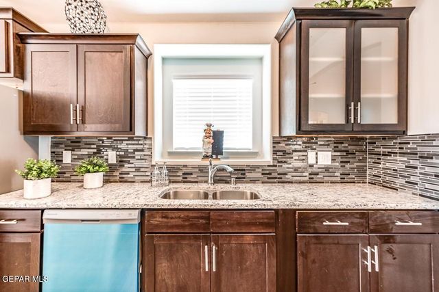 368 Kindred Drive, Clint, TX 79836