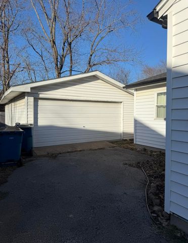 270 Woodlawn Avenue, Chesterton, IN 46304