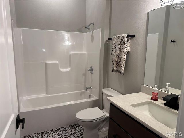 800 Daniel Drive, Mascoutah, IL 62258