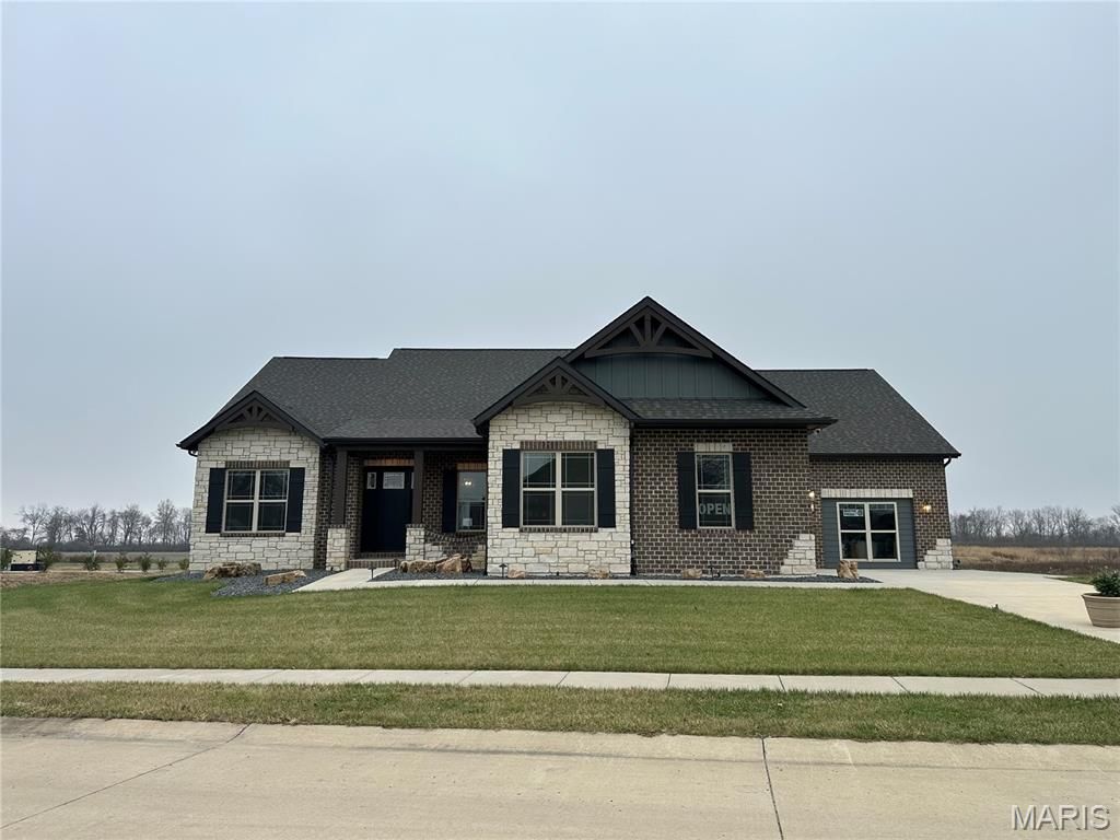 800 Daniel Drive, Mascoutah, IL 62258