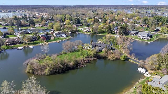 4912 Oakwood Court, Commerce Charter Township, MI 48382