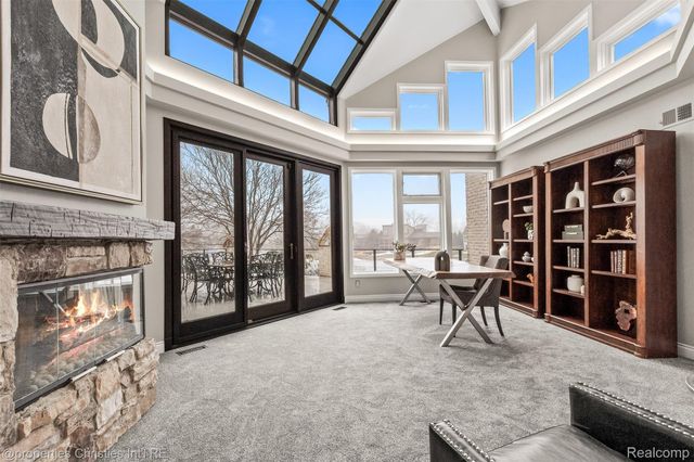 4912 Oakwood Court, Commerce Charter Township, MI 48382
