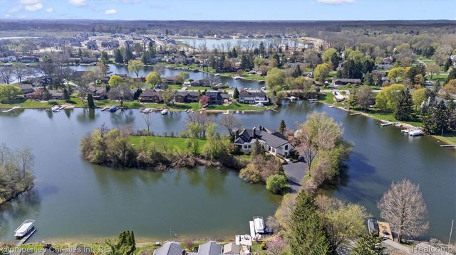 4912 Oakwood Court, Commerce Charter Township, MI 48382
