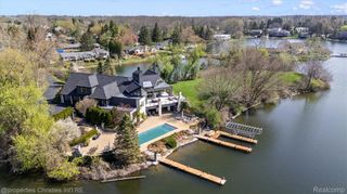4912 Oakwood Court, Commerce Charter Township, MI 48382