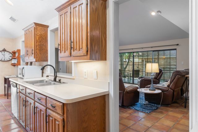 2739 Sedgeway Lane, Carrollton, TX 75006
