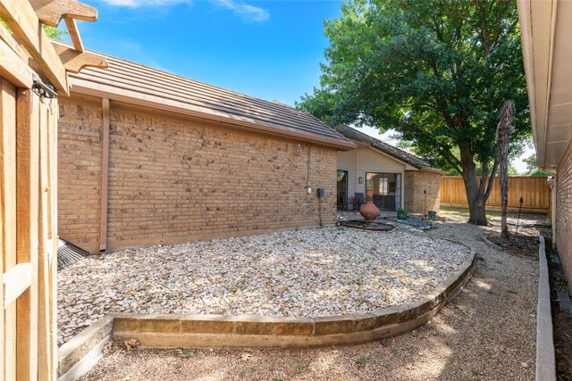 2739 Sedgeway Lane, Carrollton, TX 75006