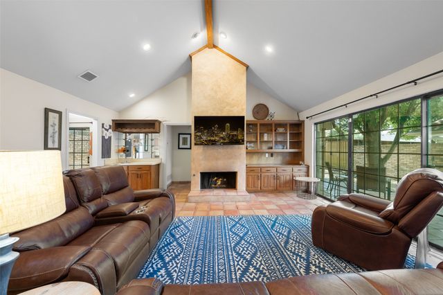 2739 Sedgeway Lane, Carrollton, TX 75006