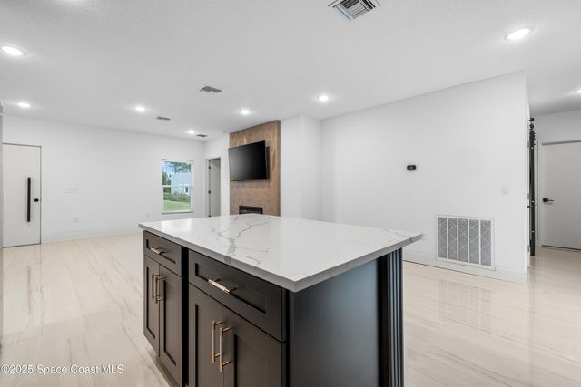 1091 Tolson Street SE, Palm Bay, FL 32909