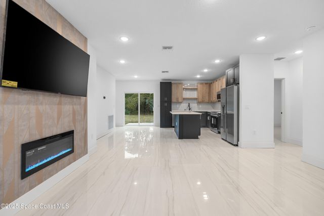 1091 Tolson Street SE, Palm Bay, FL 32909