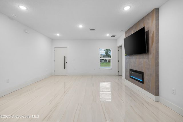 1091 Tolson Street SE, Palm Bay, FL 32909